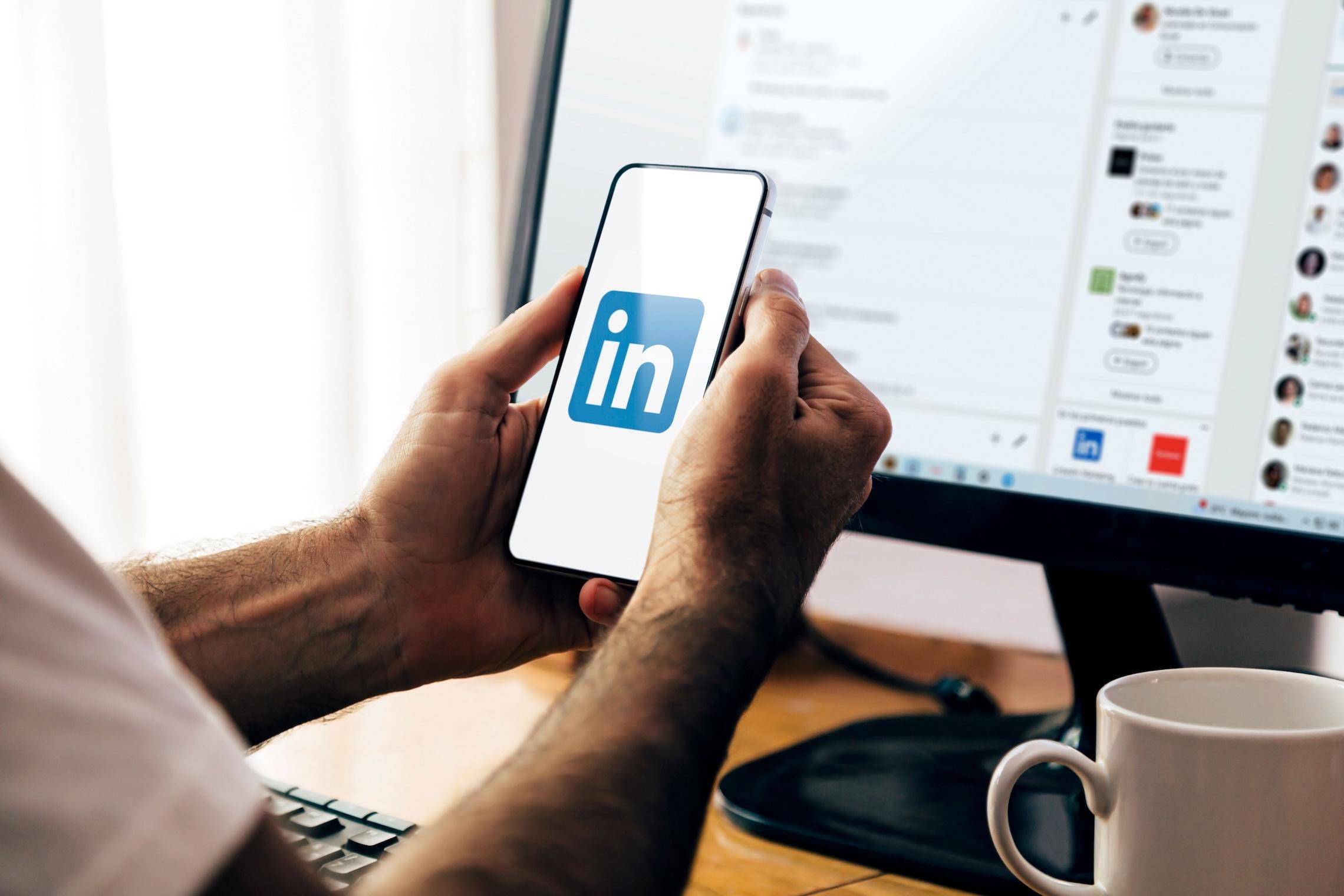 How to Add Your Resume to LinkedIn in 2025