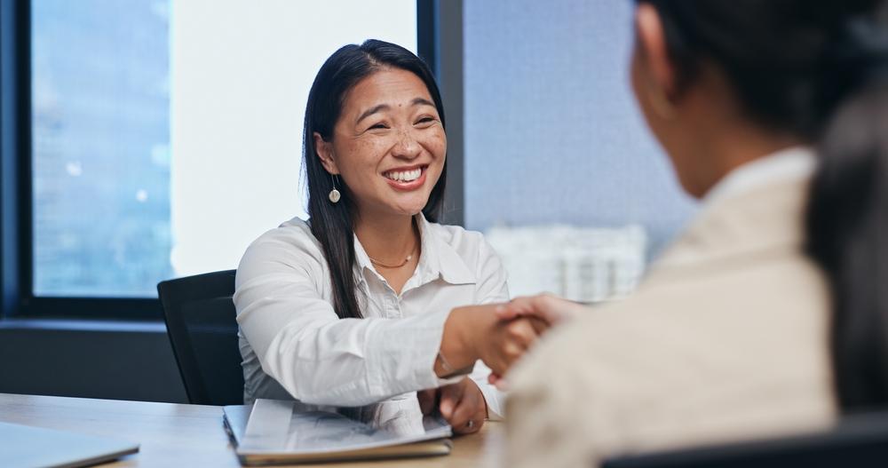 40 Top Questions to Ask an Interviewer in 2025