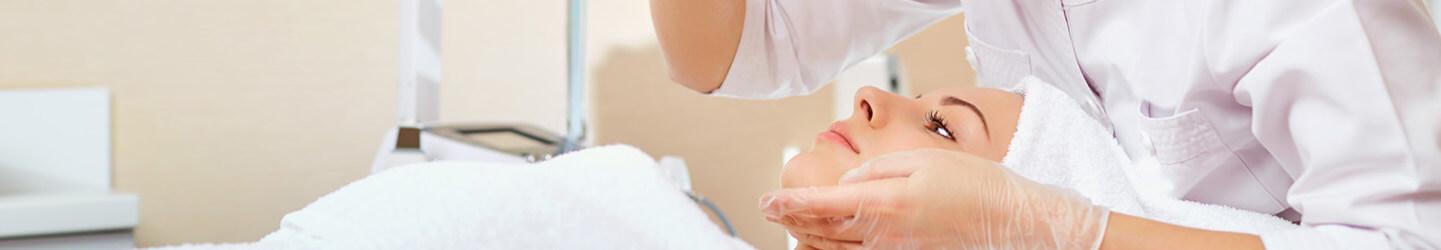 How to Become a <br>Beautician
